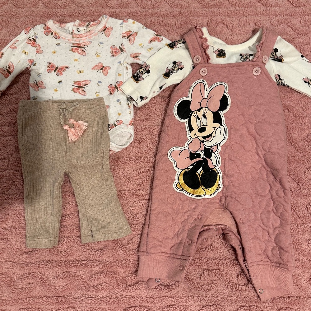 Baby clothes ( 2 outfits )